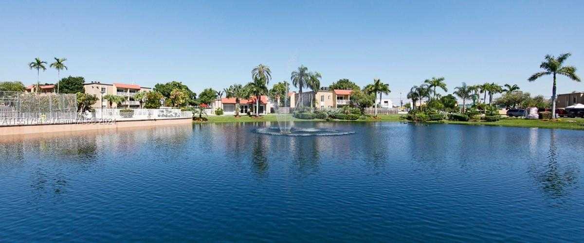 Small Image of 5201 Geneva Ct, Doral, FL 33166, USA Number 37