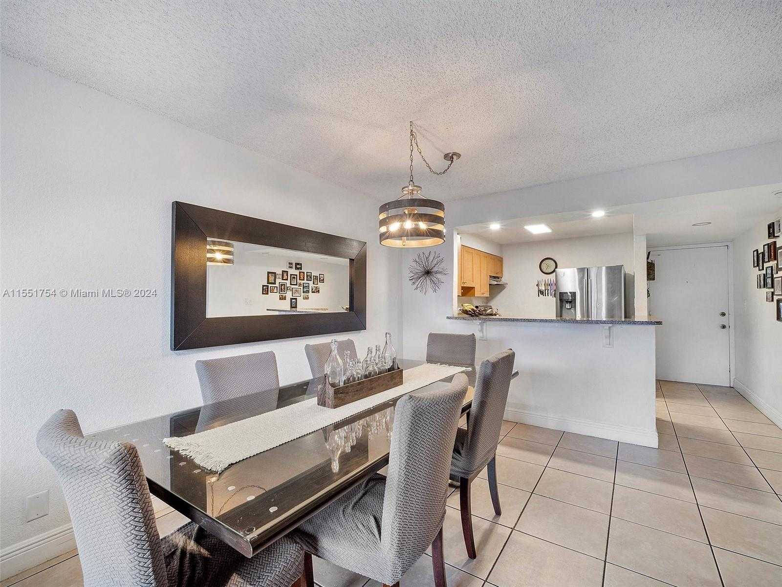 Small Image of 5201 Geneva Ct, Doral, FL 33166, USA Number 9