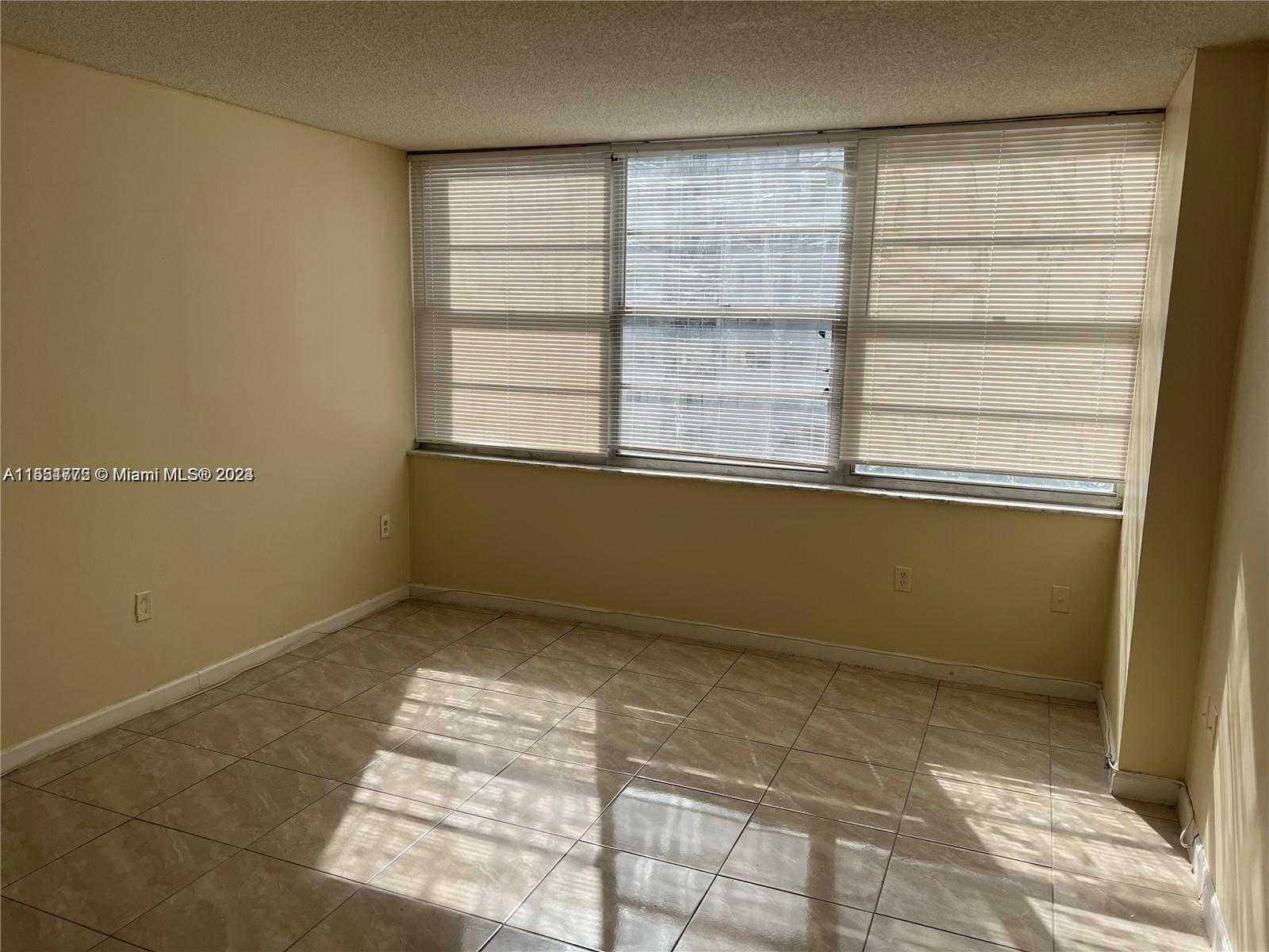 Small Image of 18051 BISCAYNE BLVD #703, Aventura Number 3