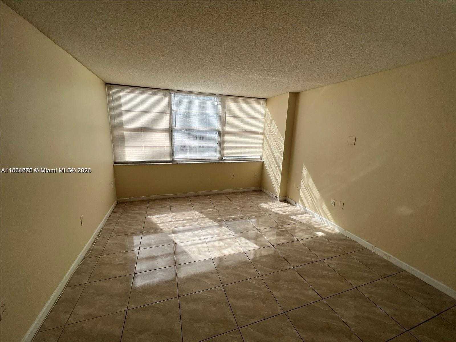 Small Image of 18051 BISCAYNE BLVD #703, Aventura Number 6