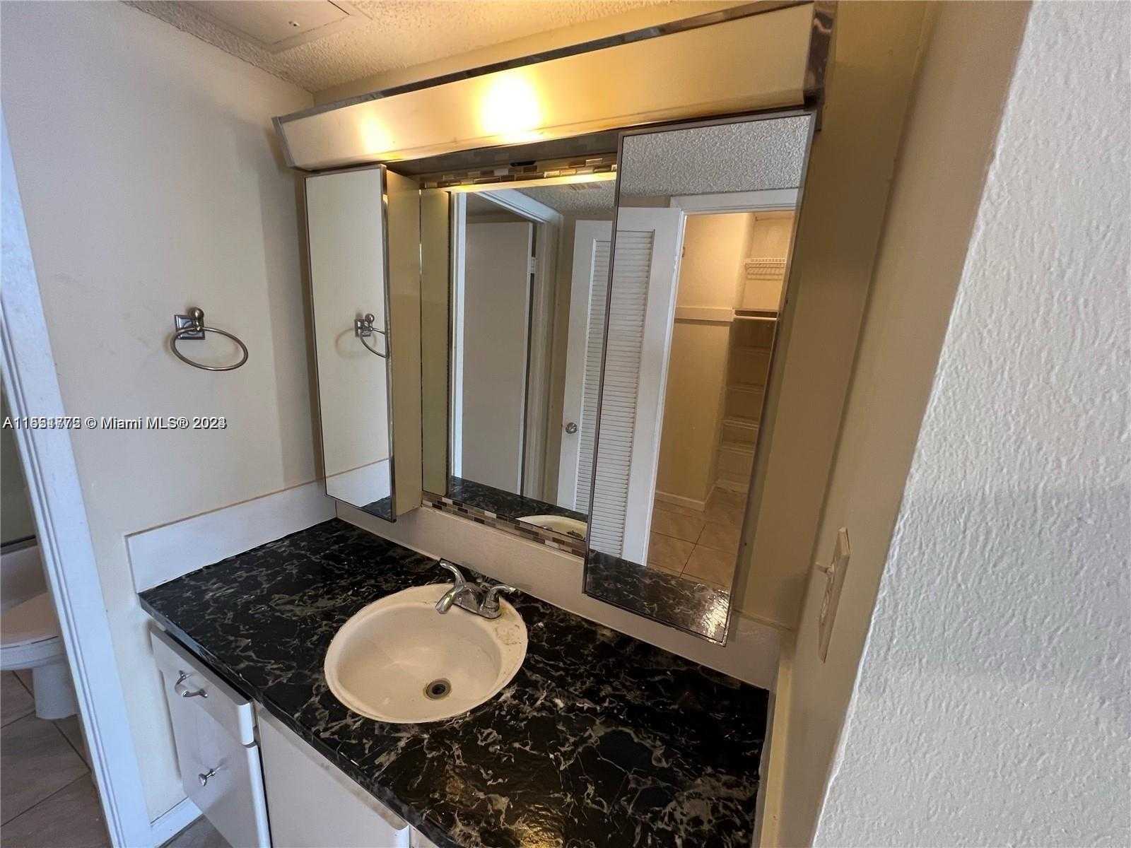 Small Image of 18051 BISCAYNE BLVD #703, Aventura Number 9