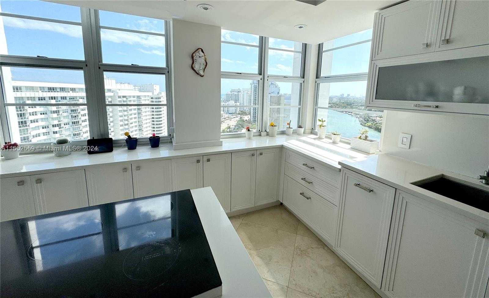 Small Image of 5660 COLLINS #18 AB, Miami Beach Number 17