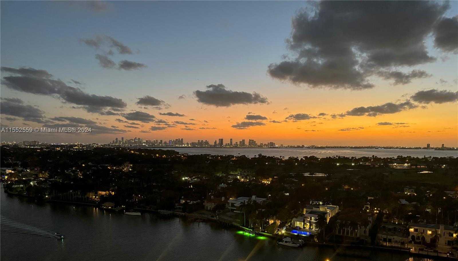 Small Image of 5660 COLLINS #18 AB, Miami Beach Number 6