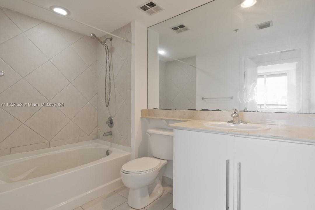 Small Image of 325 SOUTH BISCAYNE BLVD #2118, Miami Number 13