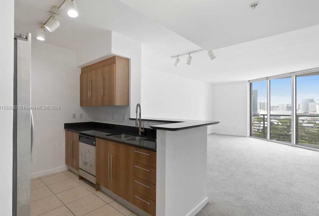 Small Image of 325 SOUTH BISCAYNE BLVD #2118, Miami Number 3