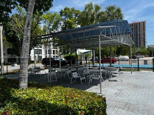 Small Image of 17560 ATLANTIC BLVD #301, Sunny Isles Beach Number 3