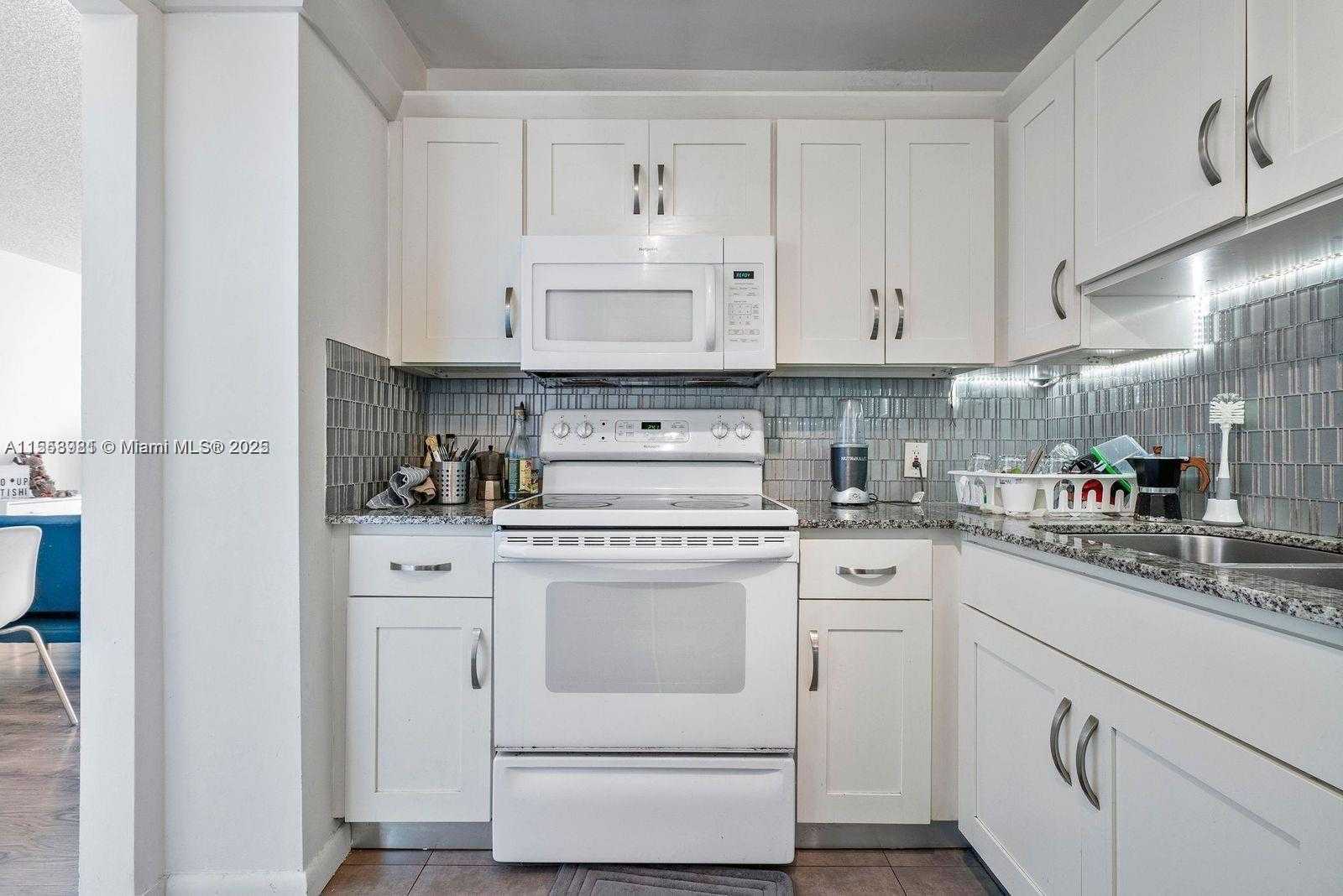 Small Image of 100 BAYVIEW DR #1418, Sunny Isles Beach Number 10