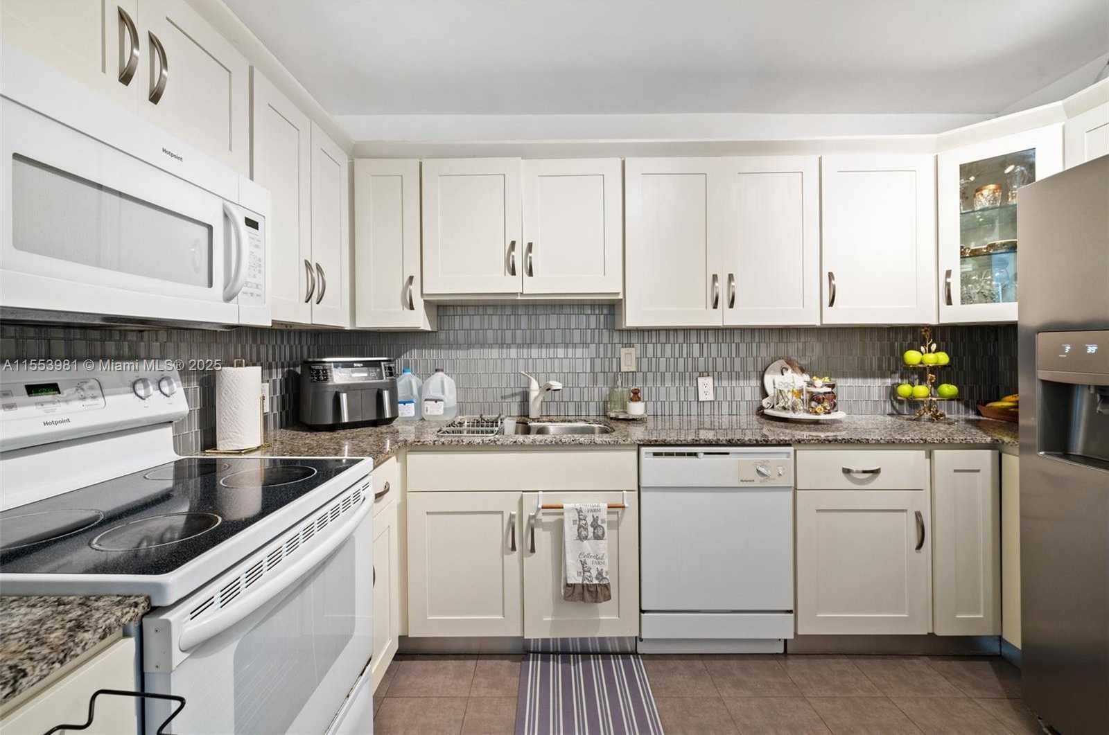 Small Image of 100 BAYVIEW DR #1418, Sunny Isles Beach Number 12