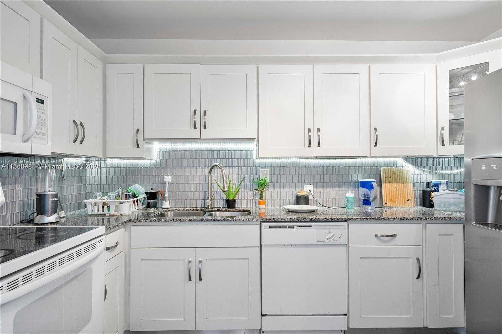 Small Image of 100 BAYVIEW DR #1418, Sunny Isles Beach Number 13