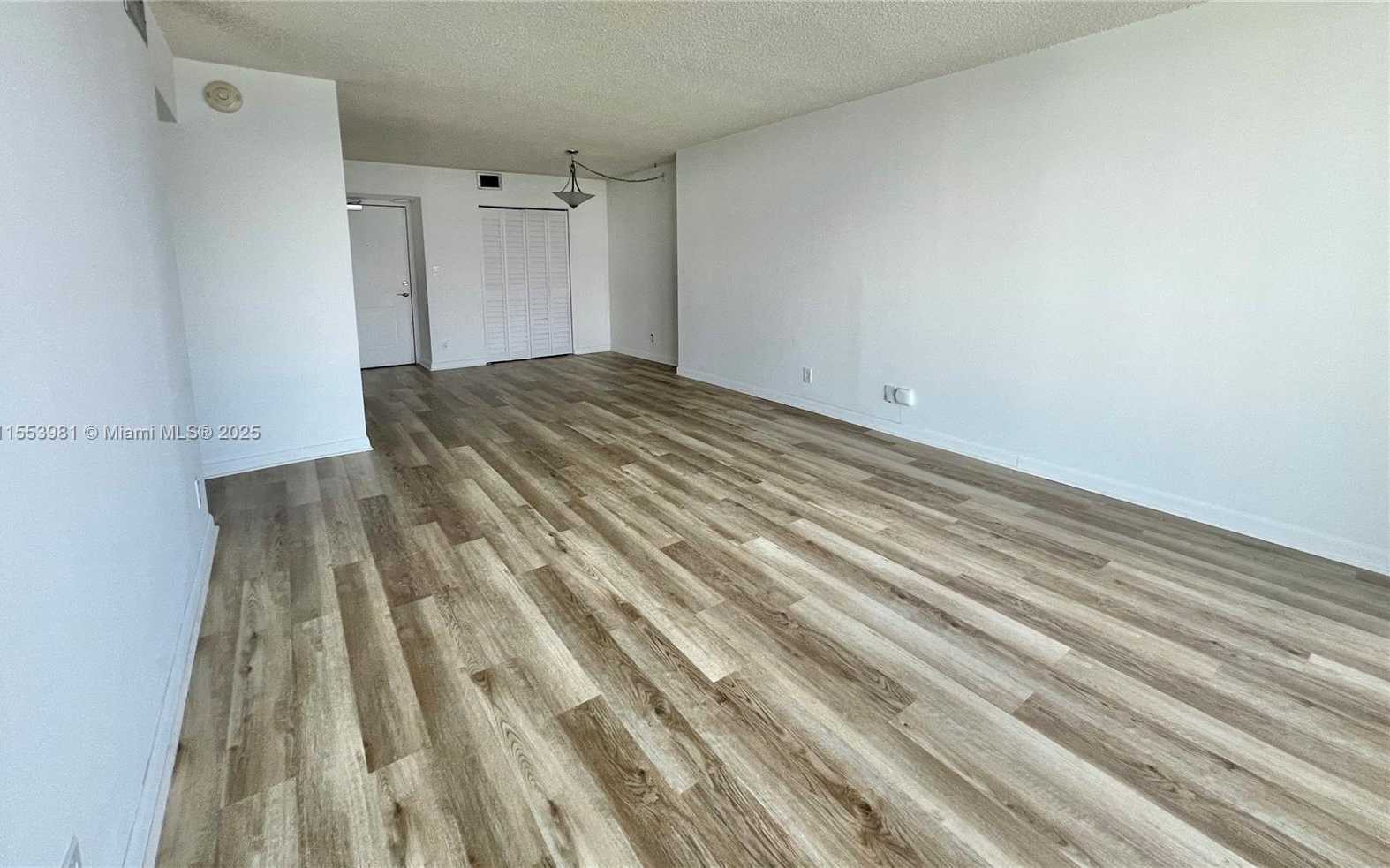 Small Image of 100 BAYVIEW DR #1418, Sunny Isles Beach Number 15