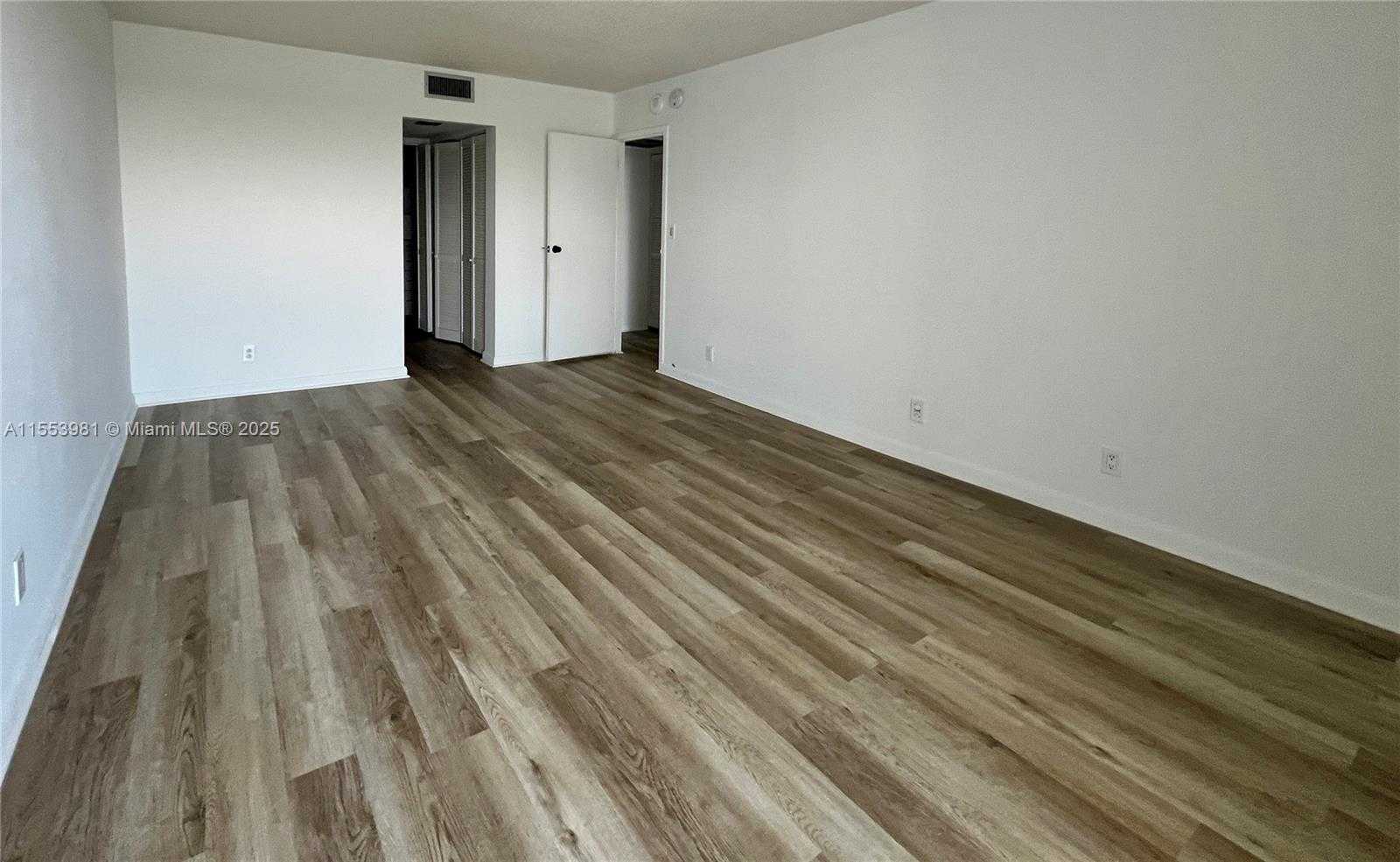 Small Image of 100 BAYVIEW DR #1418, Sunny Isles Beach Number 17