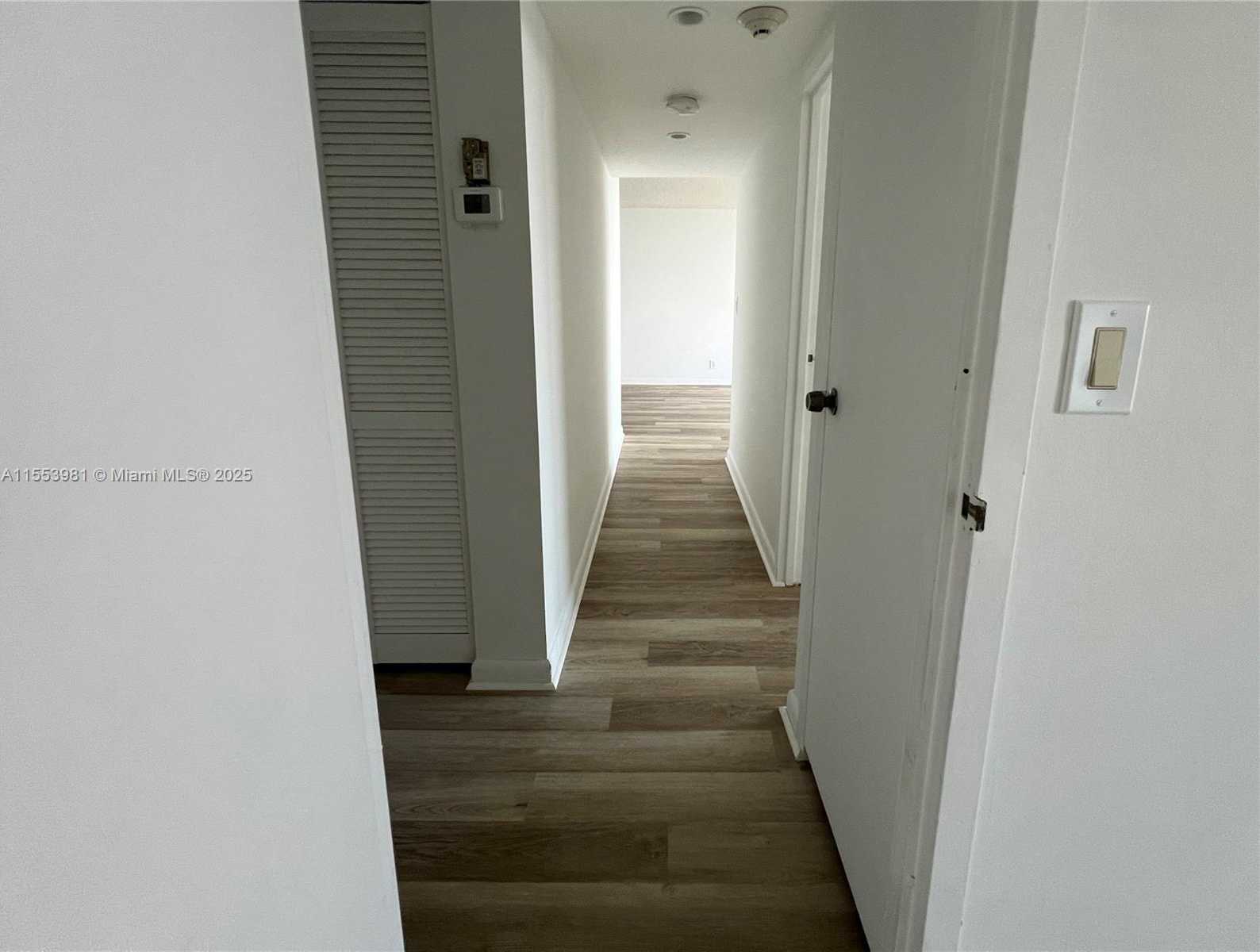 Small Image of 100 BAYVIEW DR #1418, Sunny Isles Beach Number 21