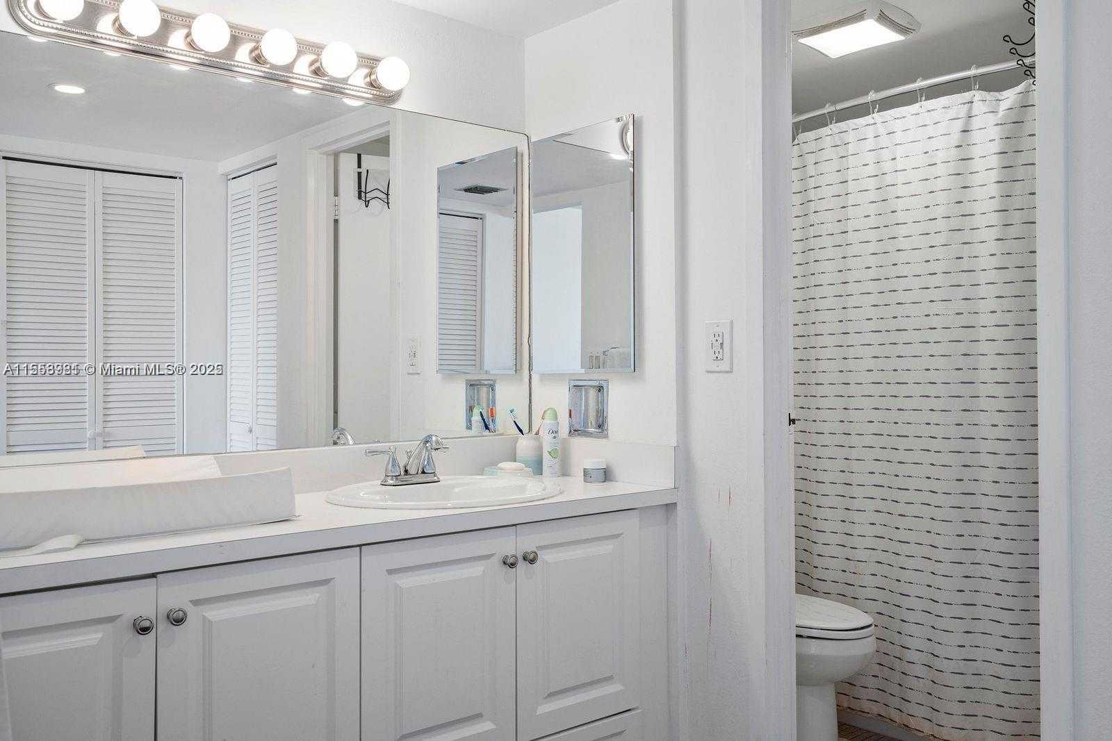 Small Image of 100 BAYVIEW DR #1418, Sunny Isles Beach Number 24