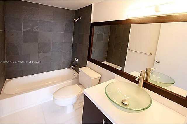 Small Image of 770 CLAUGHTON ISLAND DR #PH-29, Miami Number 2