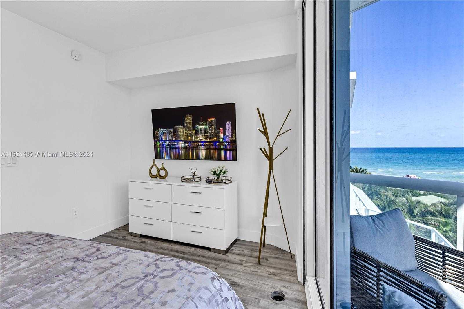 Small Image of 6515 COLLINS AVE #708, Miami Beach Number 9