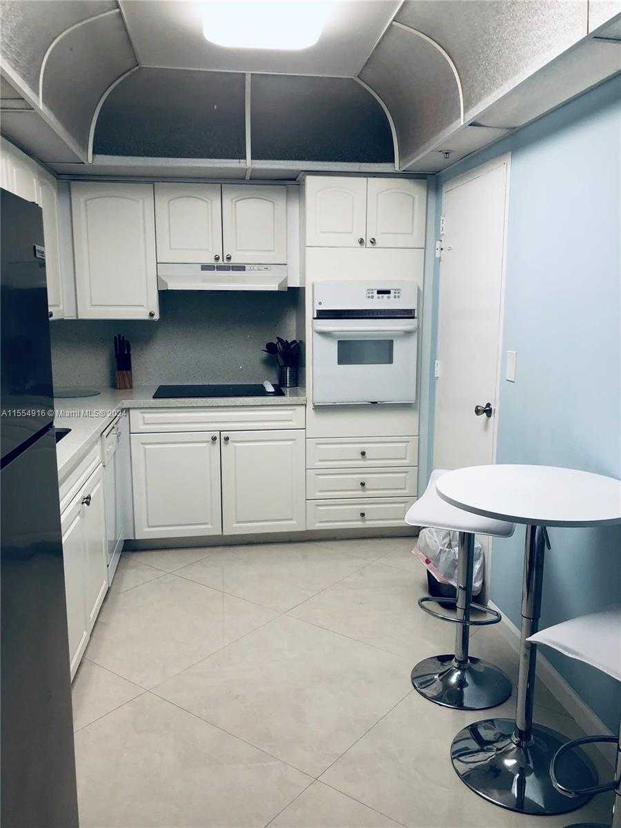 Small Image of 4001 SOUTH OCEAN DR #12L, Hollywood Number 12