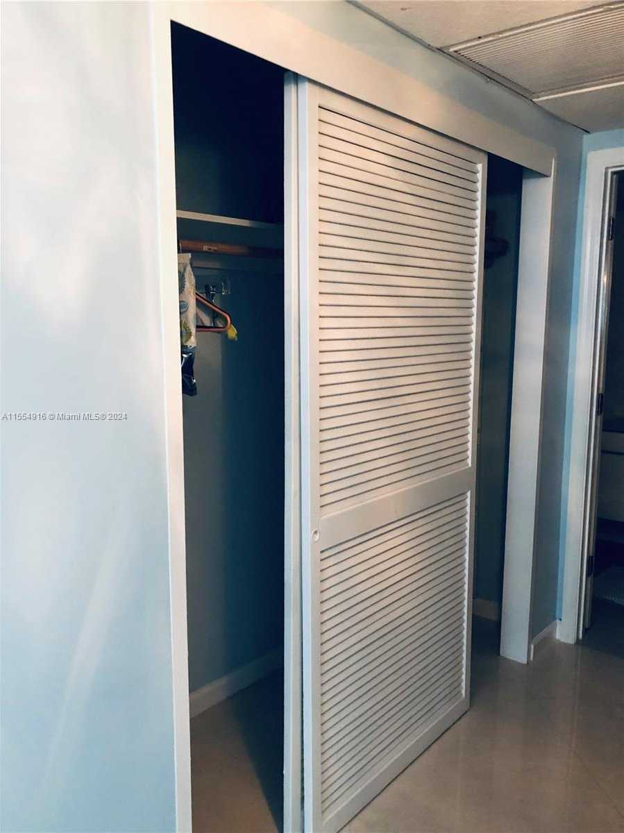 Small Image of 4001 SOUTH OCEAN DR #12L, Hollywood Number 9