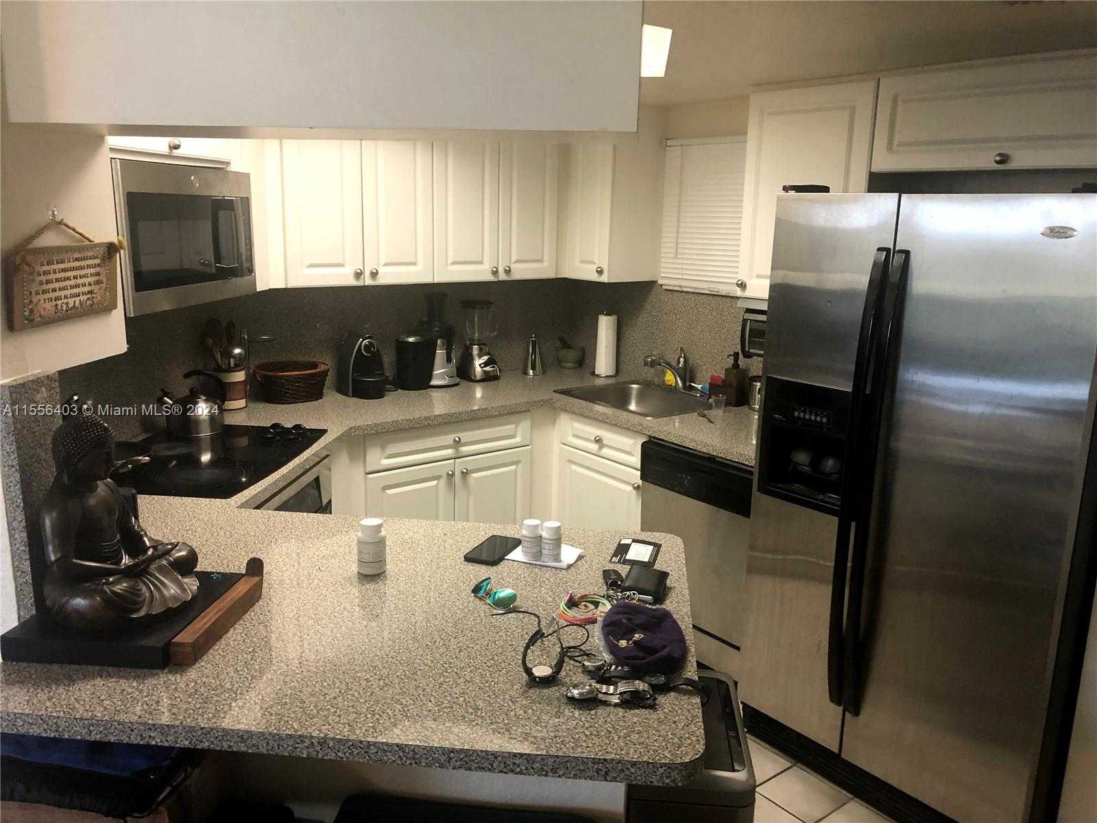 Small Image of 8255 LAKE DR #504, Doral Number 14