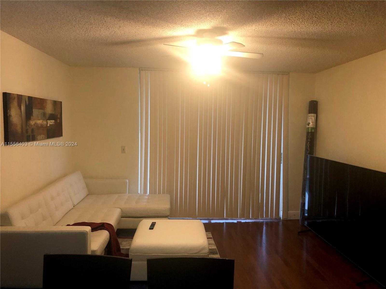 Small Image of 8255 LAKE DR #504, Doral Number 16