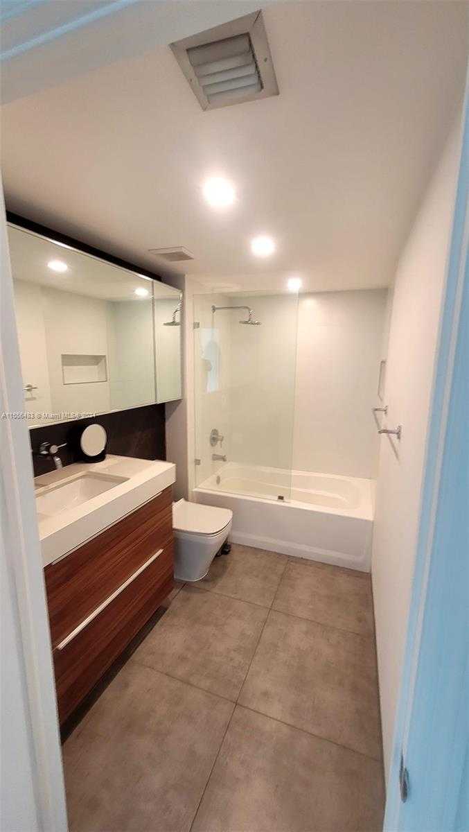 Small Image of 1155 BRICKELL BAY DR #2805, Miami Number 2