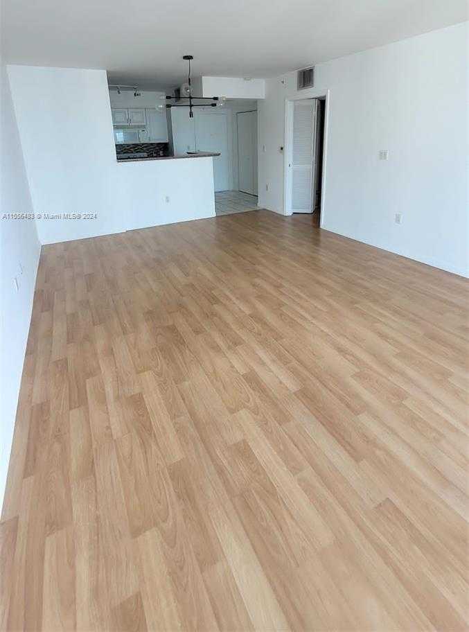 Small Image of 1155 BRICKELL BAY DR #2805, Miami Number 4