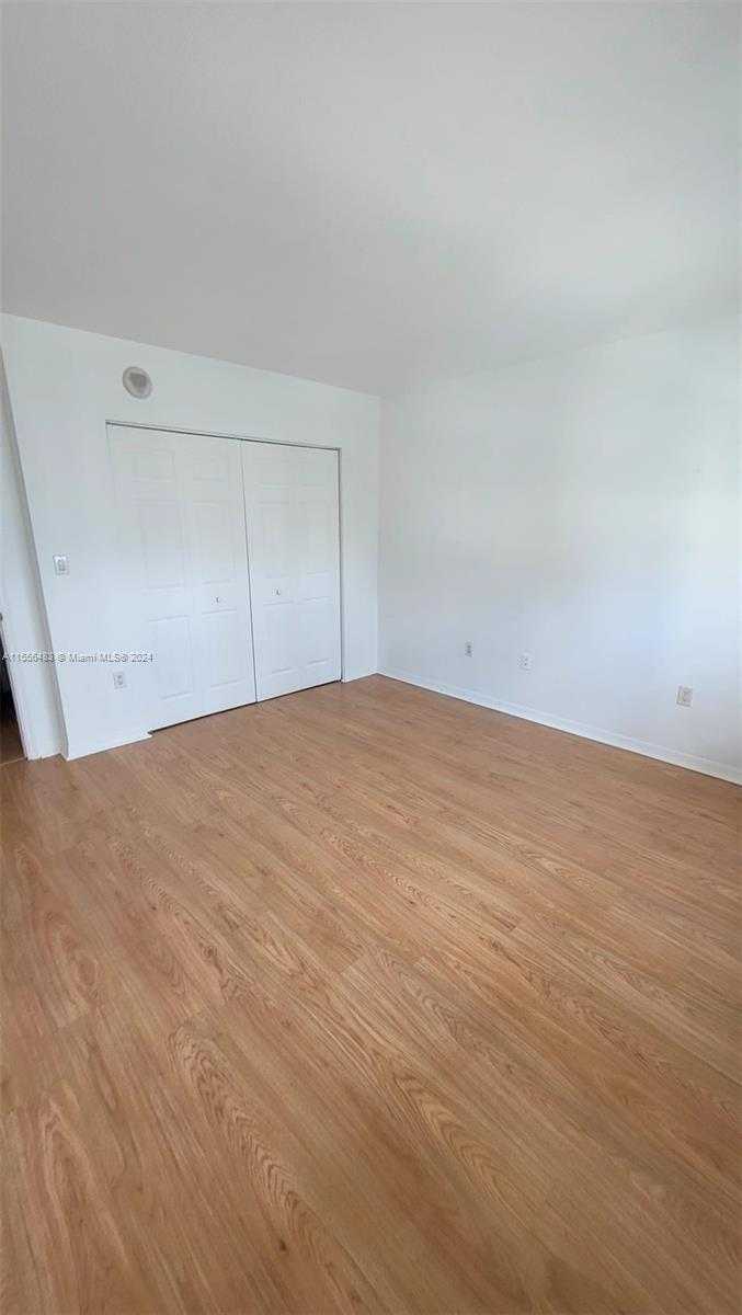 Small Image of 1155 BRICKELL BAY DR #2805, Miami Number 6