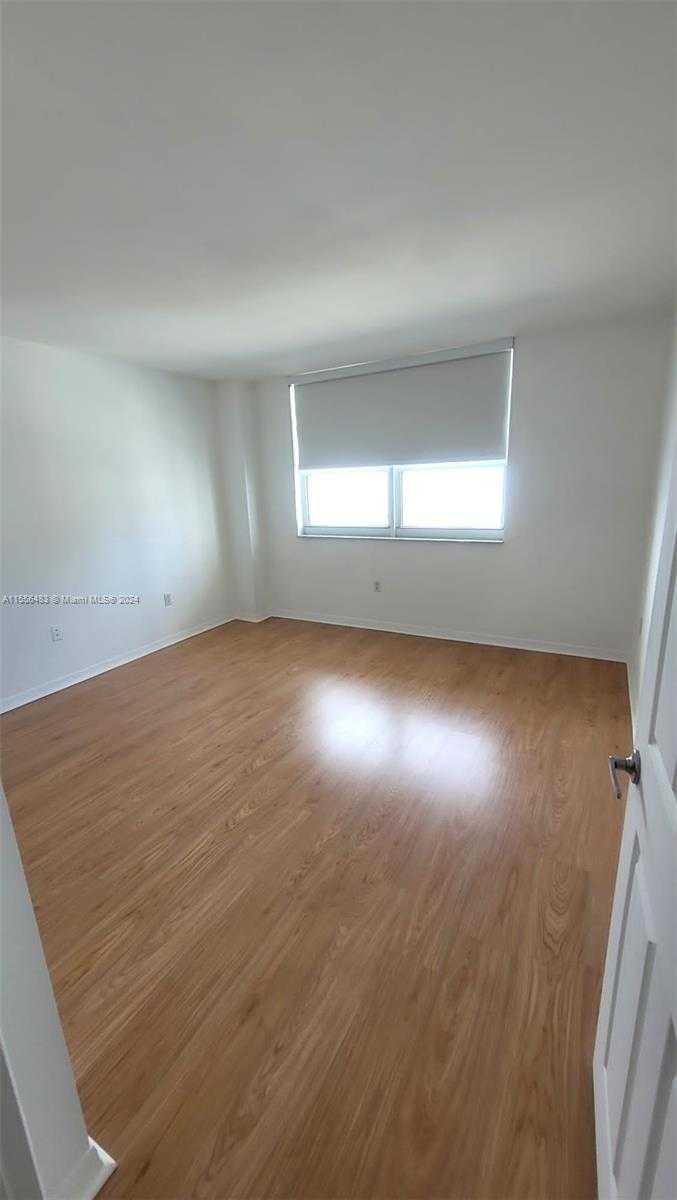 Small Image of 1155 BRICKELL BAY DR #2805, Miami Number 7