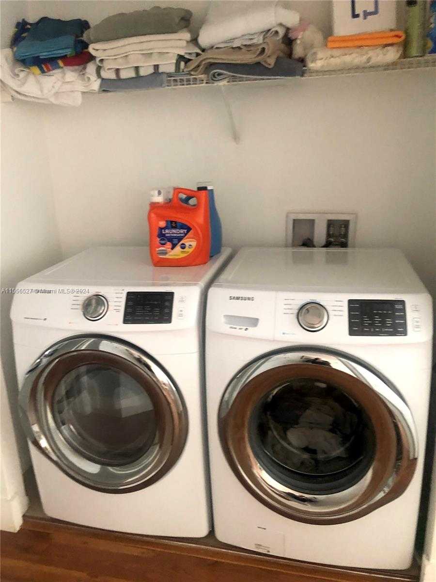 Small Image of 8255 LAKE DR #204, Doral Number 15