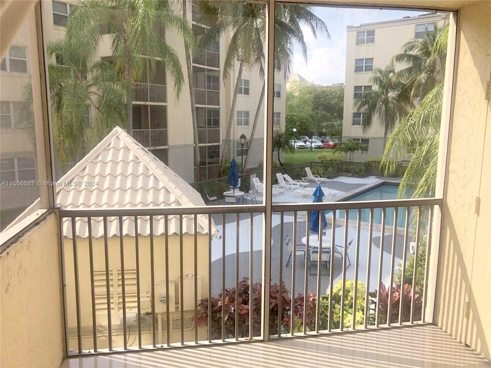 Small Image of 8255 LAKE DR #204, Doral Number 16