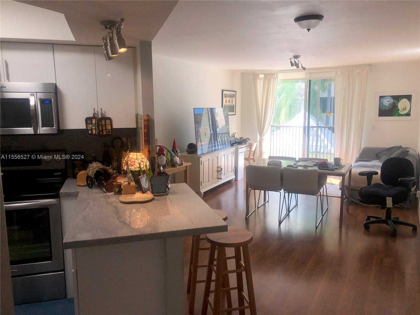 Small Image of 8255 LAKE DR #204, Doral Number 17