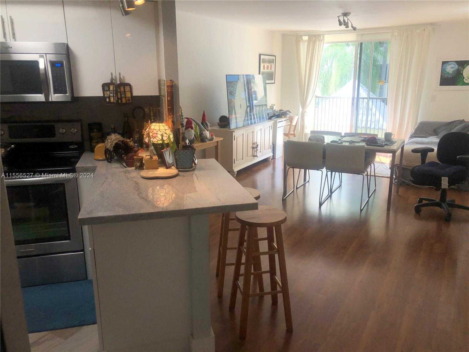 Small Image of 8255 LAKE DR #204, Doral Number 18
