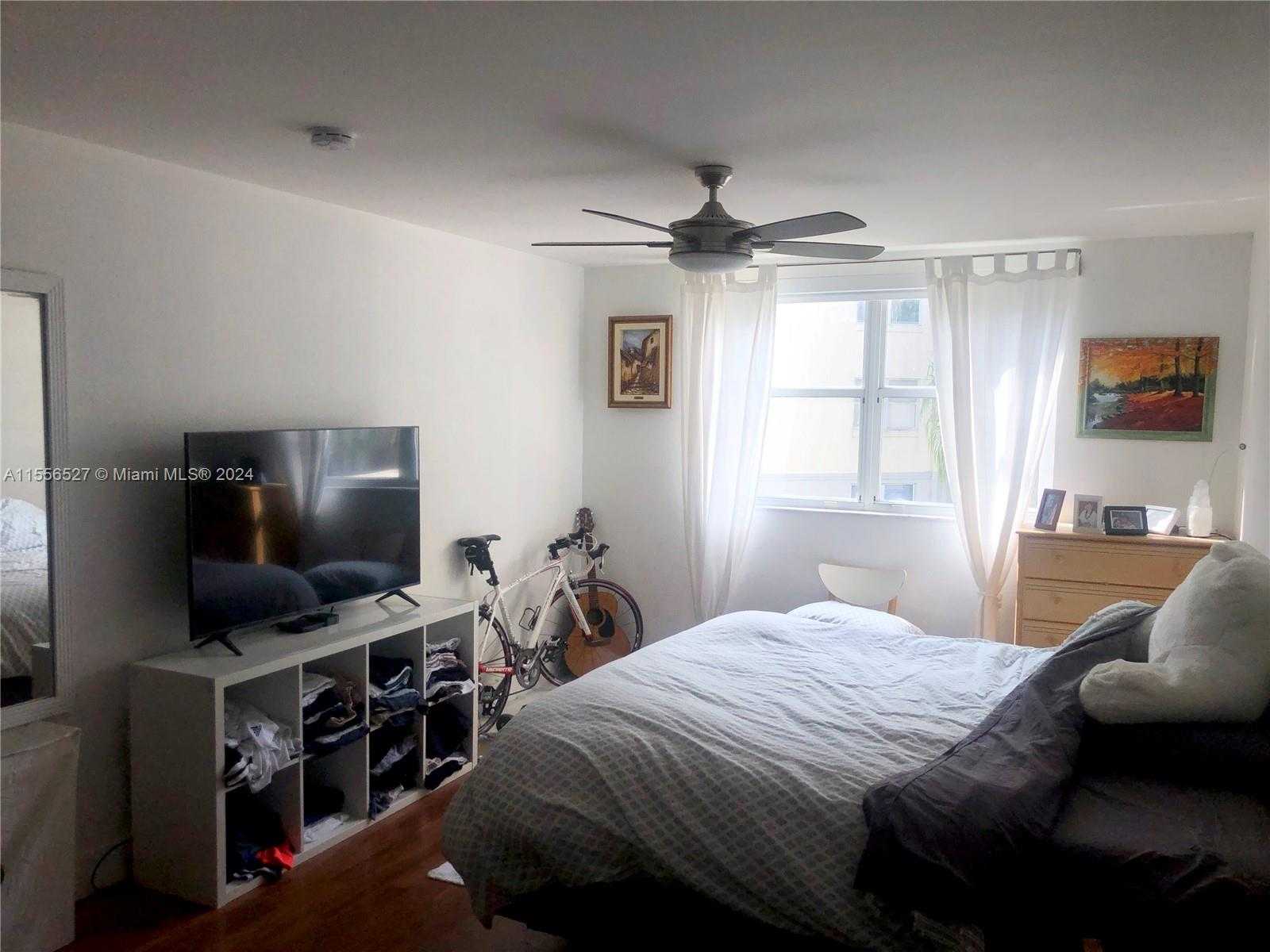 Small Image of 8255 LAKE DR #204, Doral Number 20