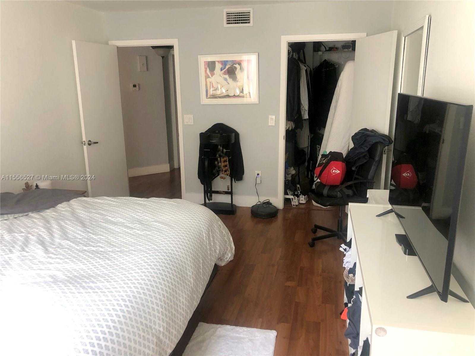 Small Image of 8255 LAKE DR #204, Doral Number 22
