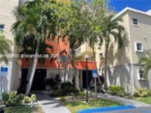 Small Image of 8255 LAKE DR #204, Doral Number 3
