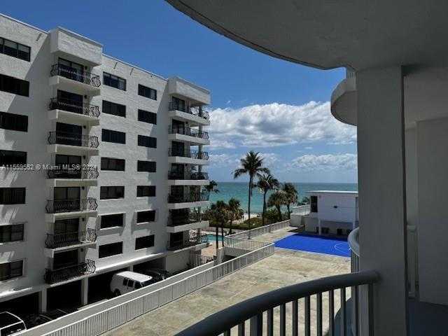 Small Image of 5401 COLLINS AVE #209, Miami Beach Number 36