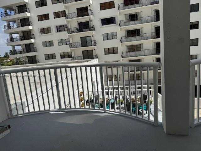 Small Image of 5401 COLLINS AVE #209, Miami Beach Number 37