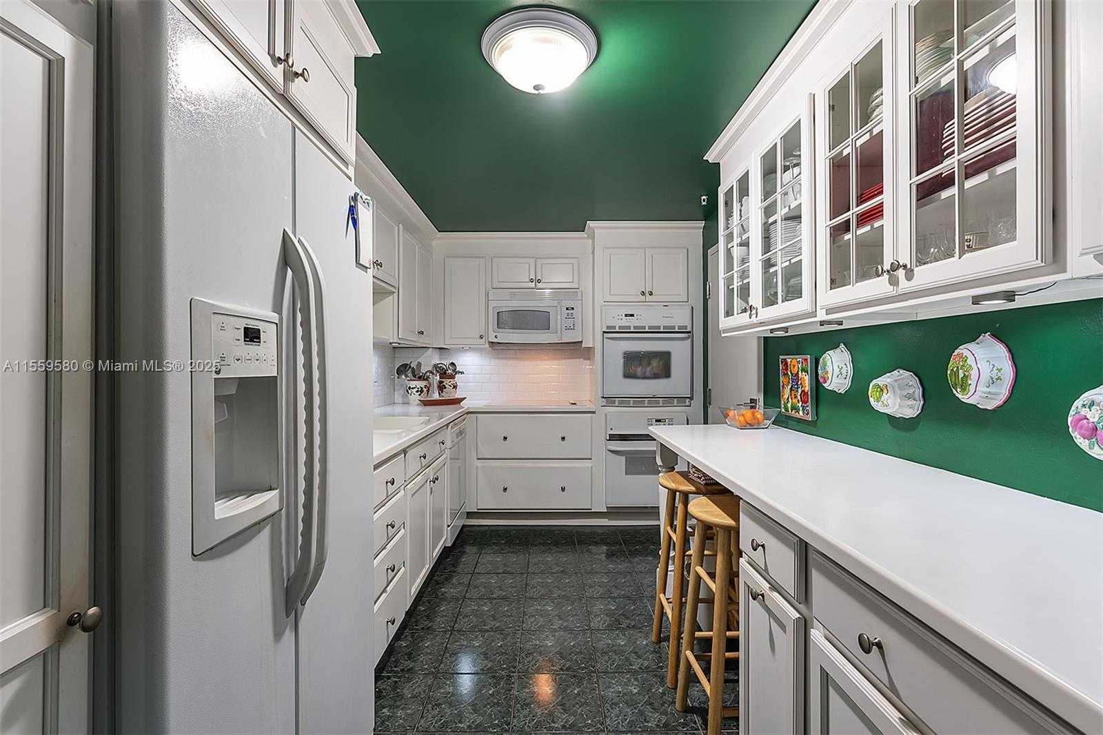 Small Image of 90 EDGEWATER DR #404, Coral Gables Number 5