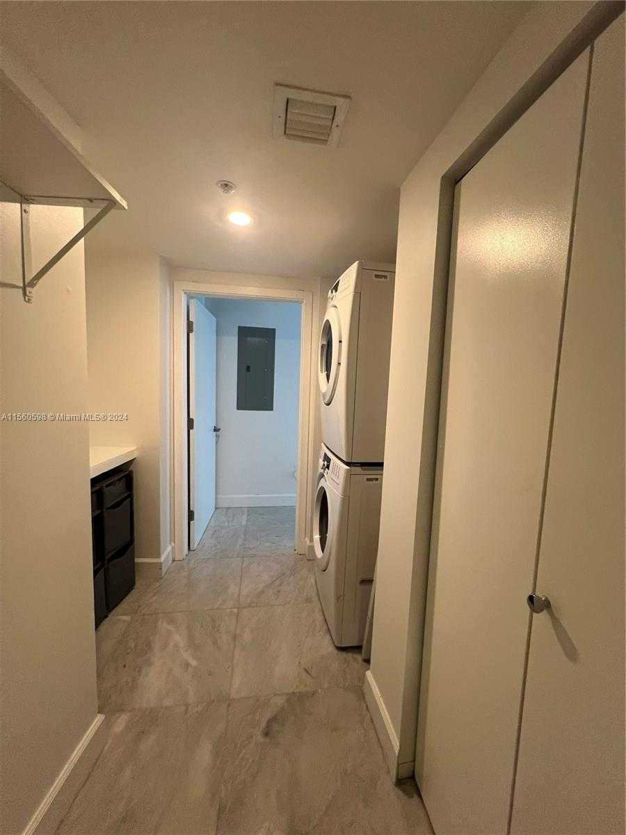 Small Image of 6700 INDIAN CREEK DR #701, Miami Beach Number 15