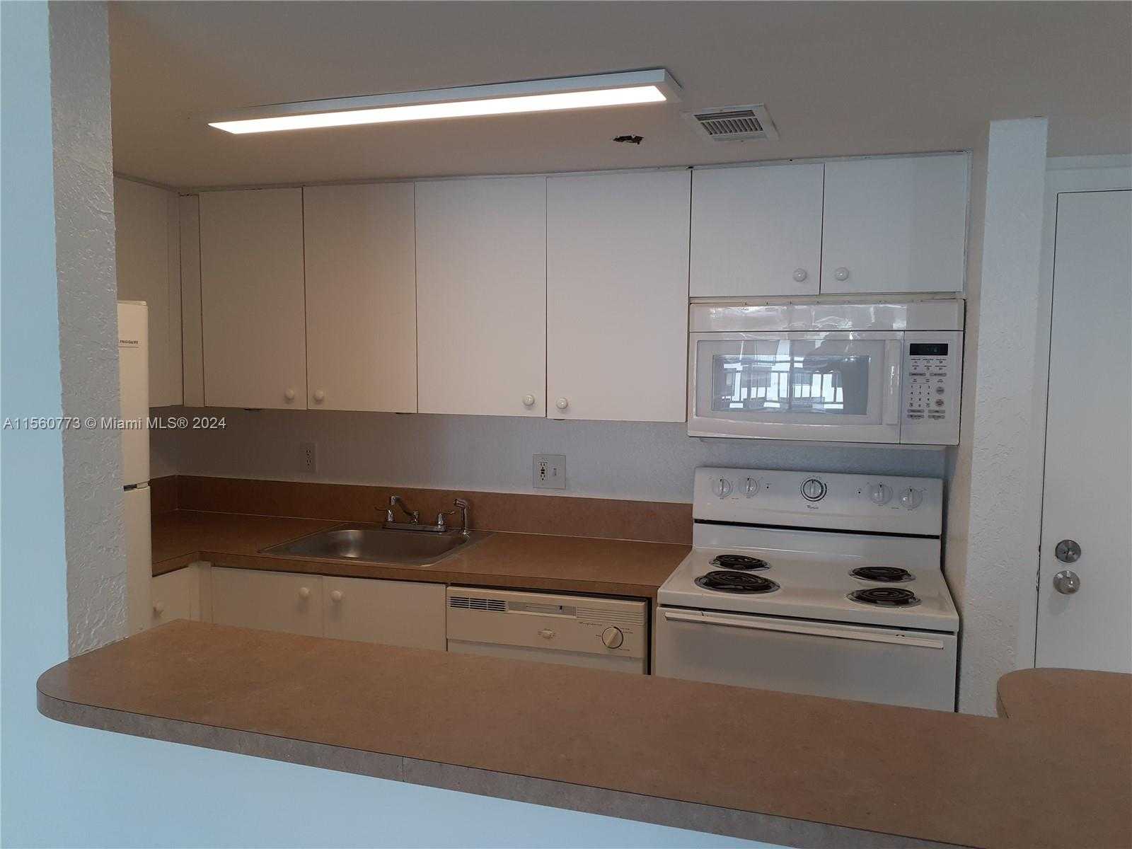 Small Image of 770 CLAUGHTON ISLAND DR #2007, Miami Number 4