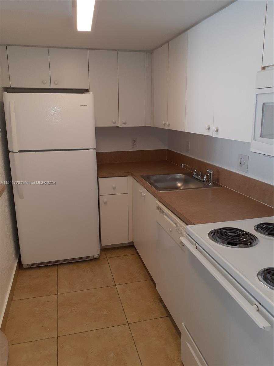 Small Image of 770 CLAUGHTON ISLAND DR #2007, Miami Number 6