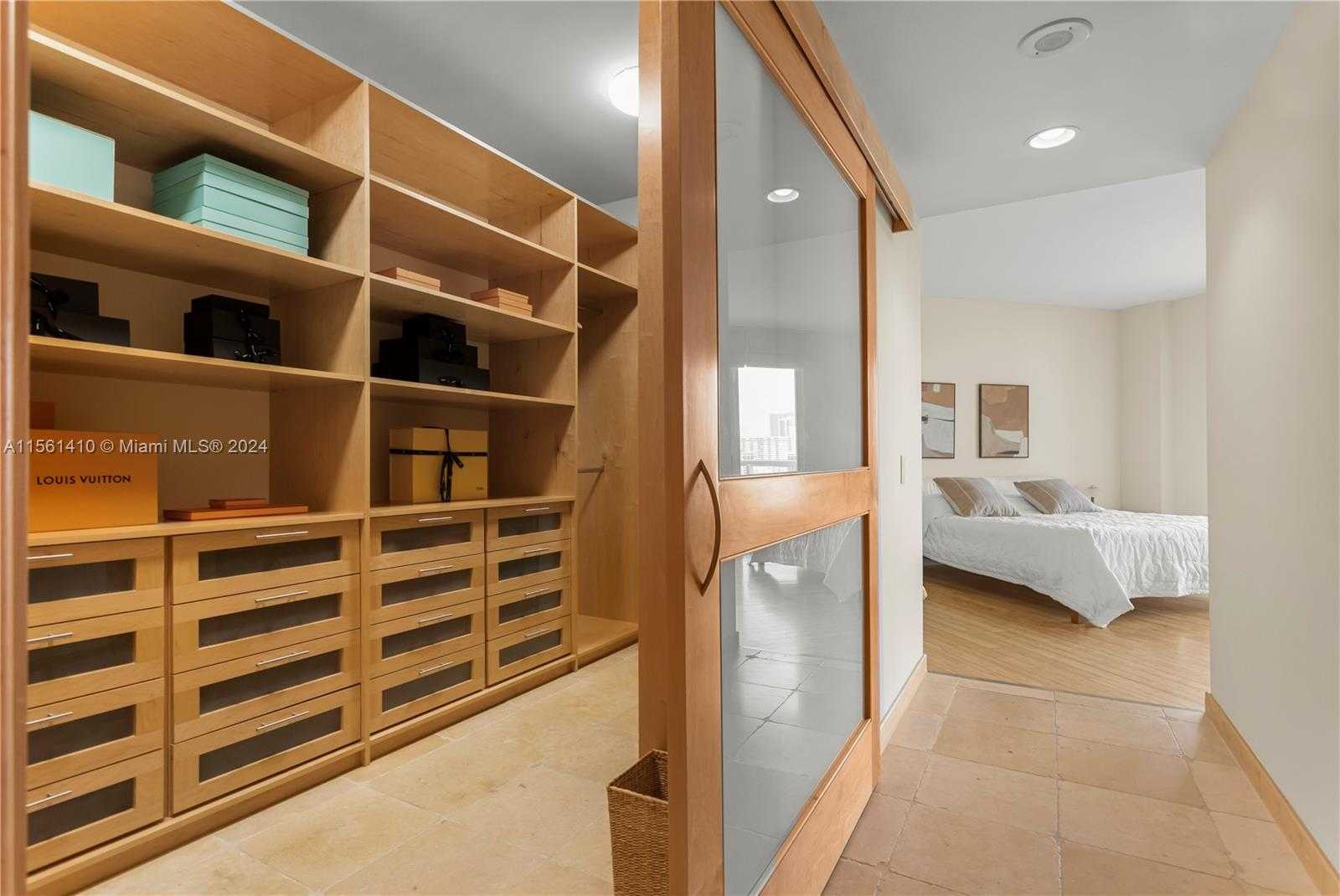 Small Image of 21050 Point Pl, Aventura, FL 33180, USA Number 18