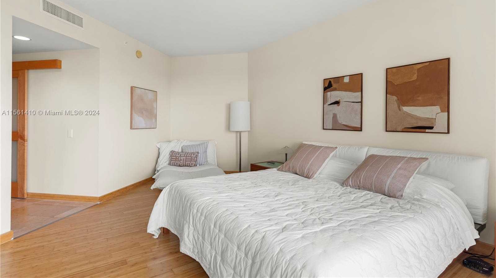 Small Image of 21050 Point Pl, Aventura, FL 33180, USA Number 22