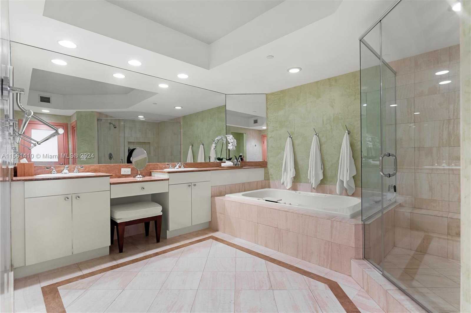 Small Image of 21050 Point Pl, Aventura, FL 33180, USA Number 23