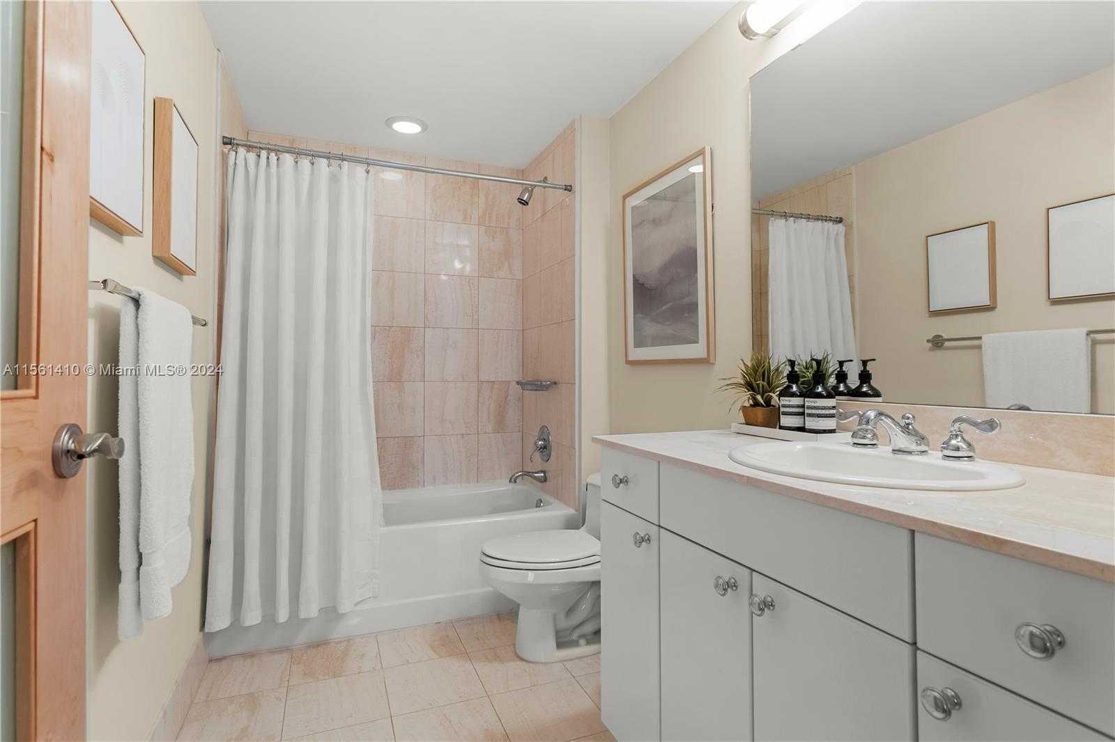 Small Image of 21050 Point Pl, Aventura, FL 33180, USA Number 28