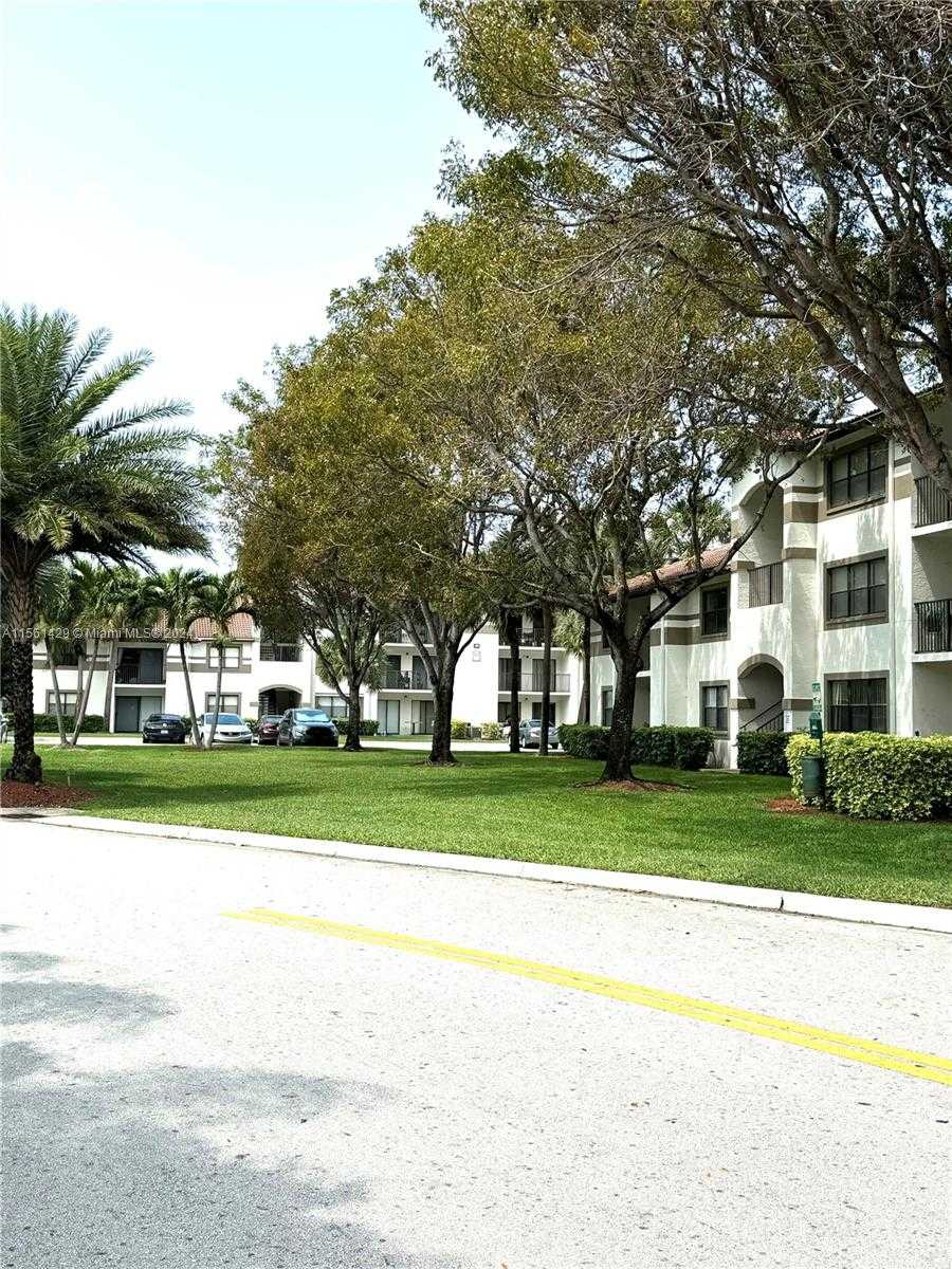 Small Image of 520 SOUTH PARK RD #16-12, Hollywood Number 2
