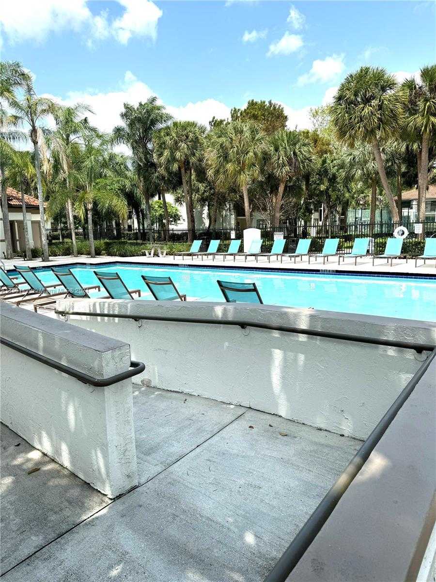 Small Image of 520 SOUTH PARK RD #16-12, Hollywood Number 4