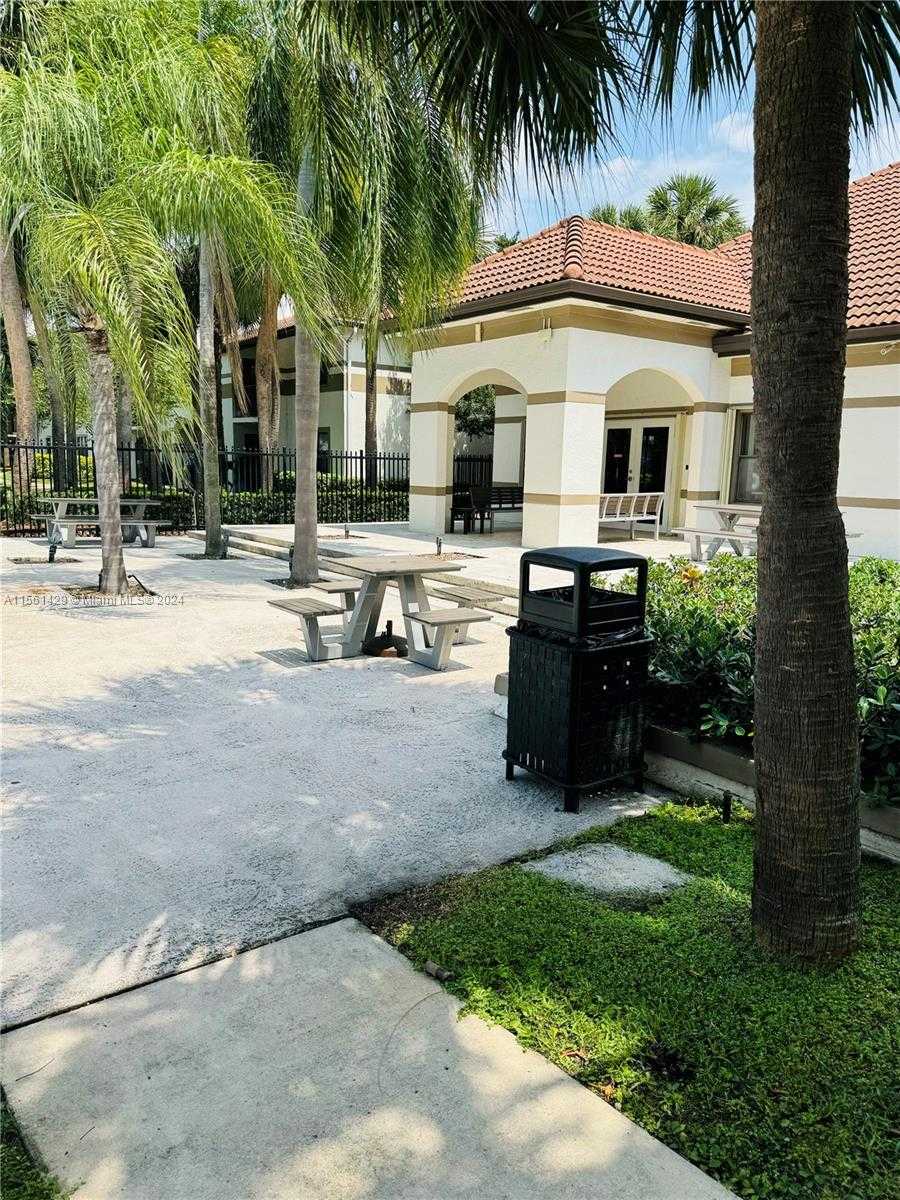 Small Image of 520 SOUTH PARK RD #16-12, Hollywood Number 5