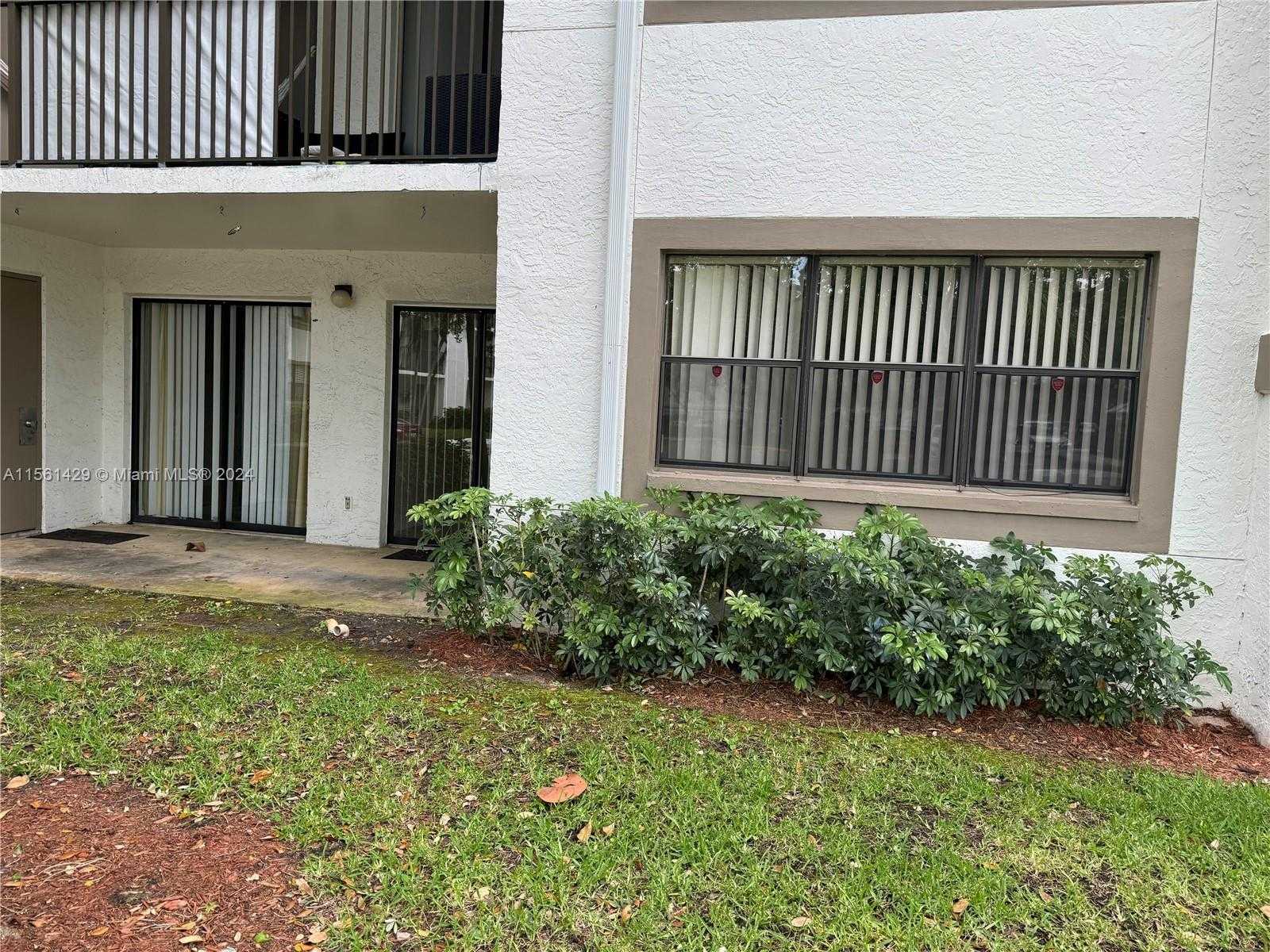 Small Image of 520 SOUTH PARK RD #16-12, Hollywood Number 9