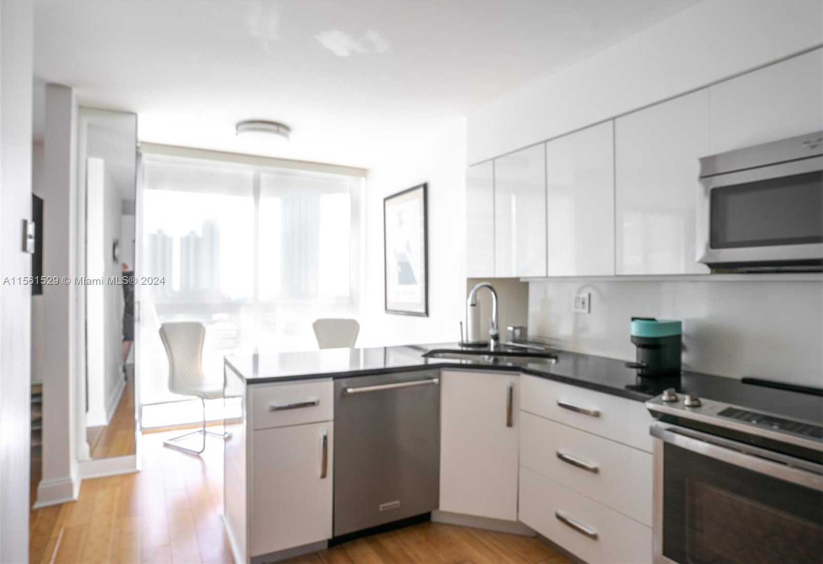 Small Image of 19101 MYSTIC POINTE DR #1411, Aventura Number 12