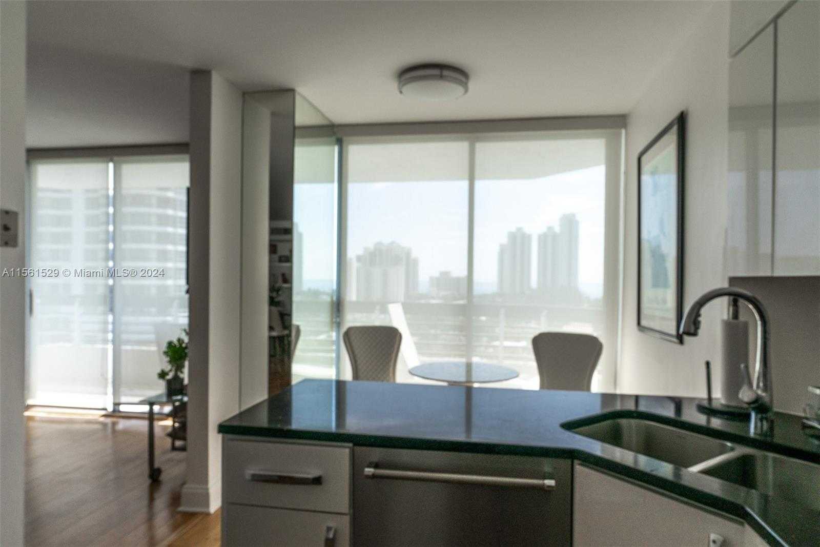 Small Image of 19101 MYSTIC POINTE DR #1411, Aventura Number 13